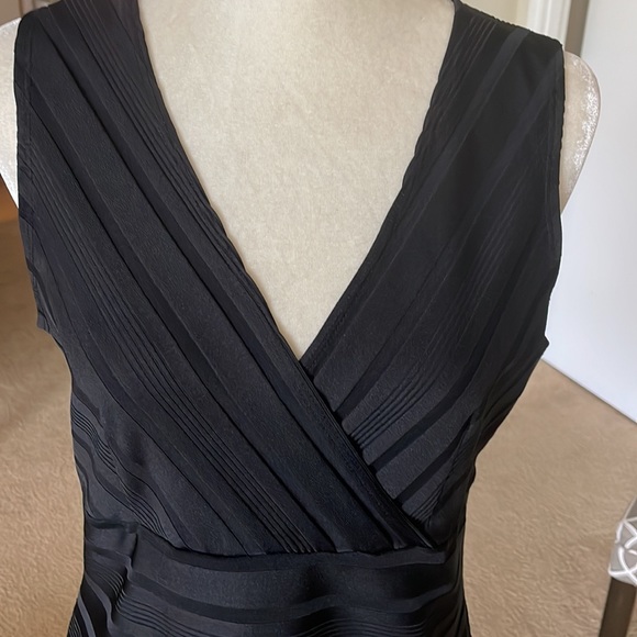 Exit Plus V-Neck Sleeveless Top. Sz XL - Picture 2 of 7